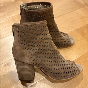 Alpe Spain suede leather cut out open toe heeled bootie boot sz 39 8 light brown